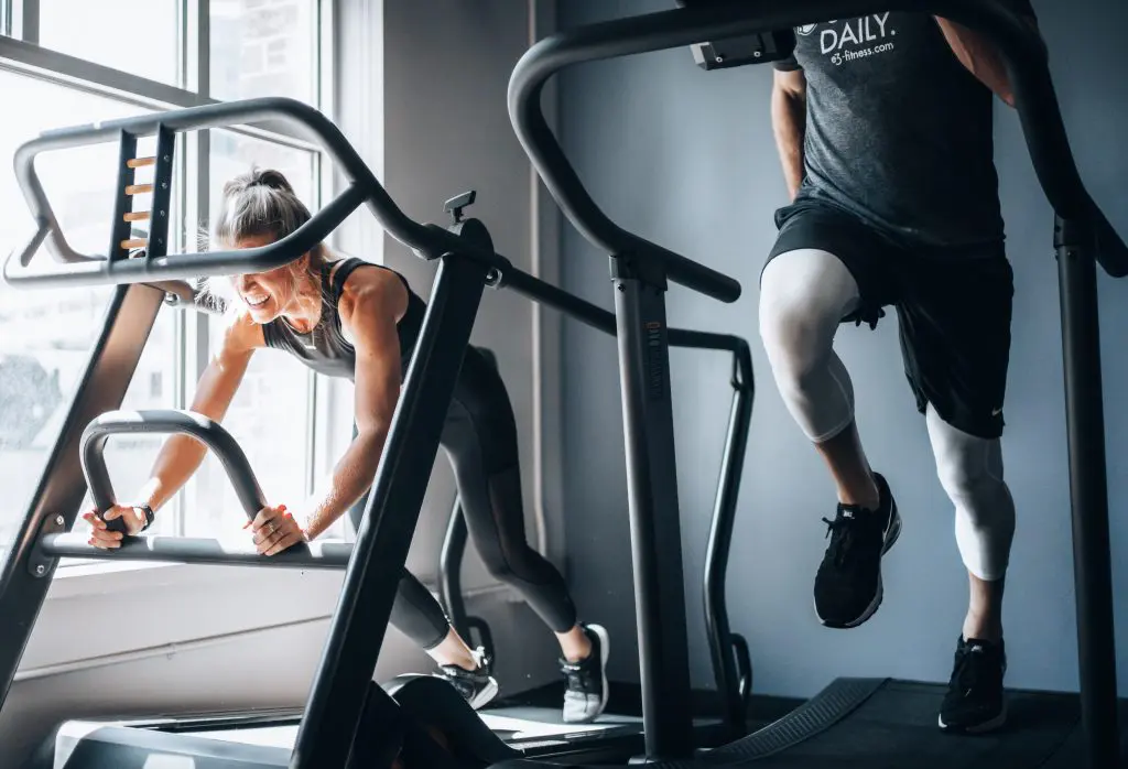 How to Stop Being Embarrassed of Working Out in the Gym